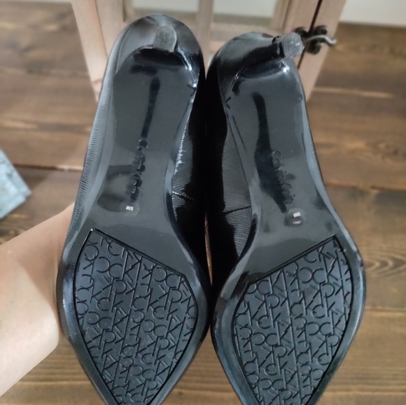 Heels - Picture 3 of 4